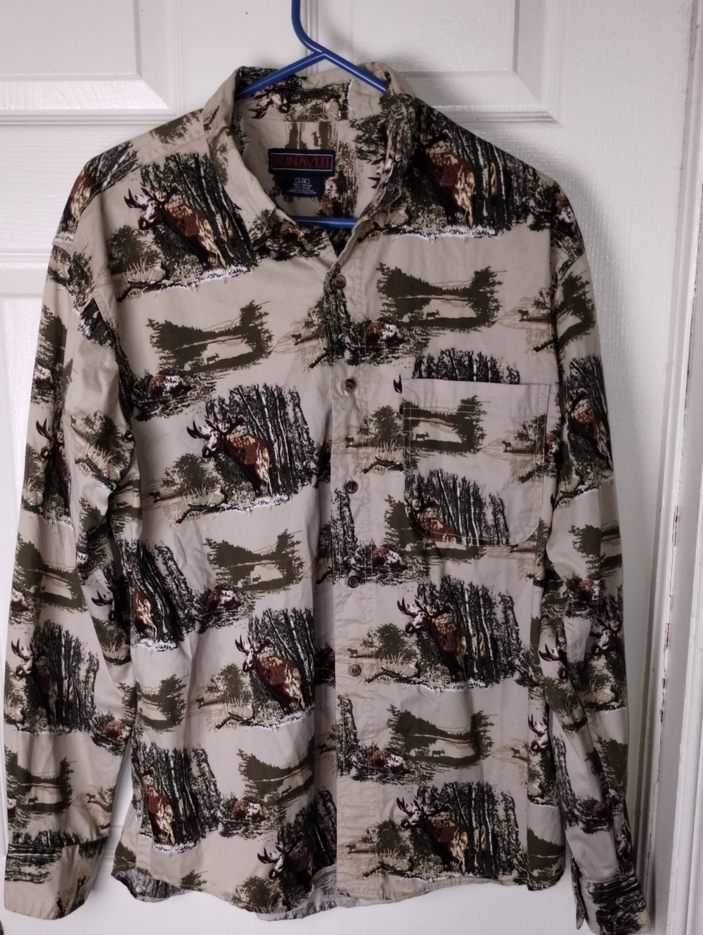 Vintage Nunavut Men's Large Moose Wildlife All-Over Print Button-Up Shirt. Large